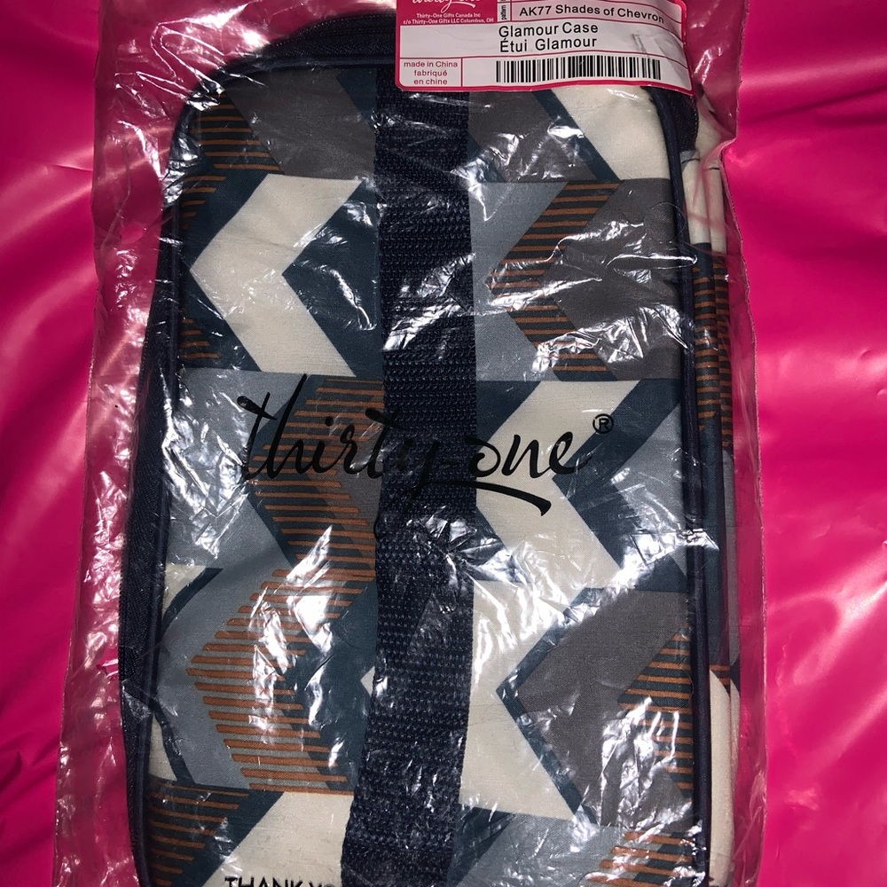 Glamour Case - Thirty-One Gifts. Shades of Chevron